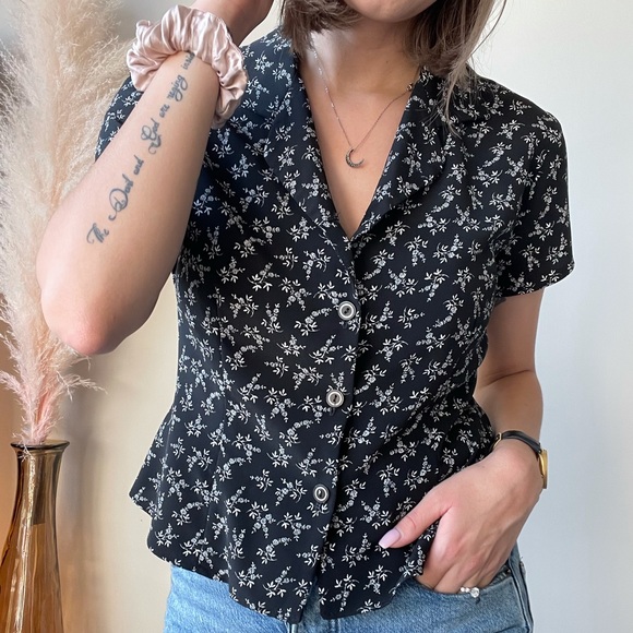 Vintage Black Floral Button-Up Blouse - Picture 3 of 10